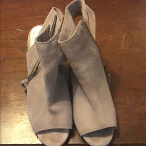 Slightly worn tan shoes